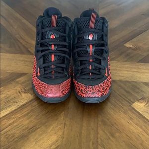 EUC Boys Nike Foamposites